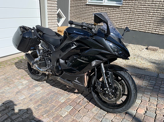 Kawasaki Ninja 1000SX 2 of 4