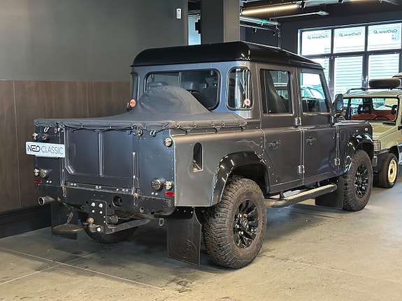 Land Rover Defender 110 5 of 5