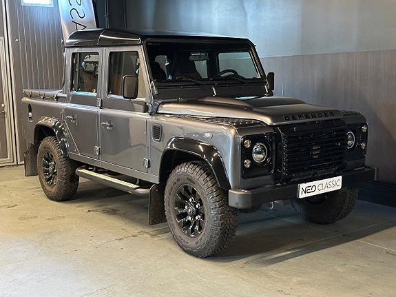 Land Rover Defender 110 2 of 5