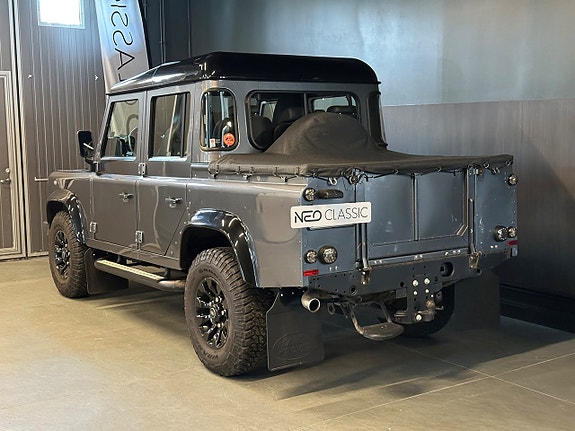 Land Rover Defender 110 3 of 5