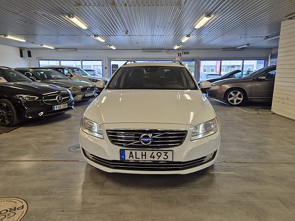 Volvo V70 3 of 5