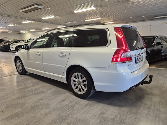 Volvo V70 2 of 5
