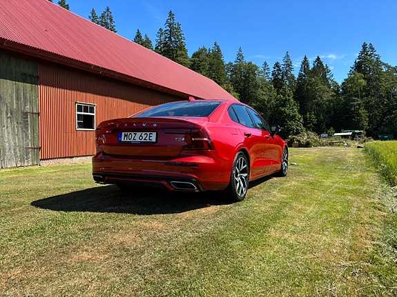 Volvo S60 2 of 5