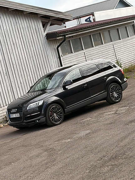 Audi Q7 2 of 2