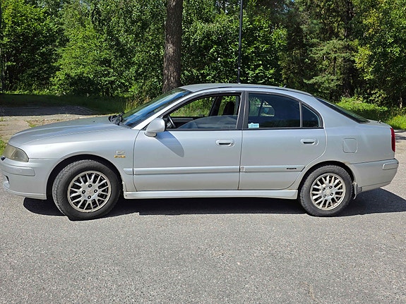 Mitsubishi Carisma 2 of 5