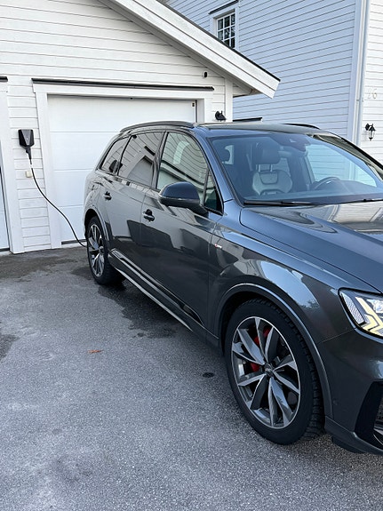 Audi Q7 2 of 10