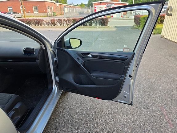 Volkswagen Golf VI 17 of 19