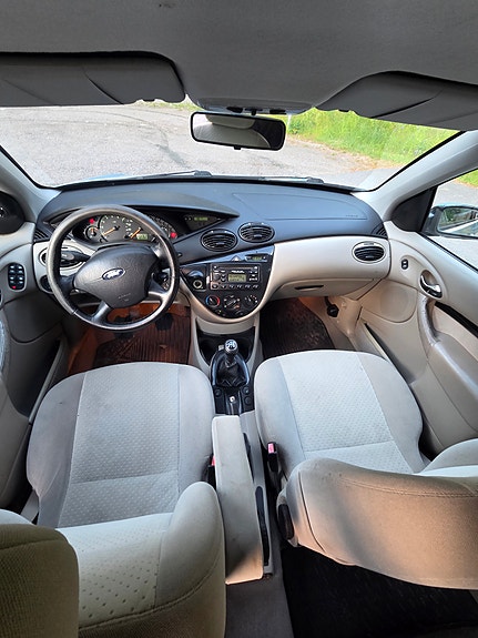 Ford Focus 13 of 16