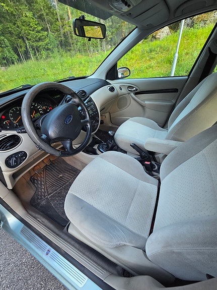 Ford Focus 12 of 16