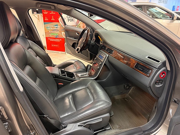 Volvo XC70 11 of 13