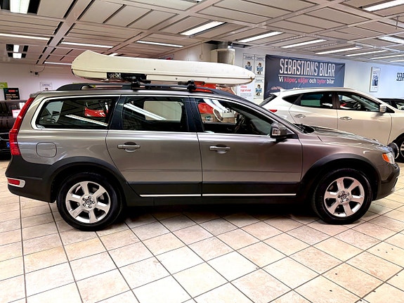 Volvo XC70 2 of 5