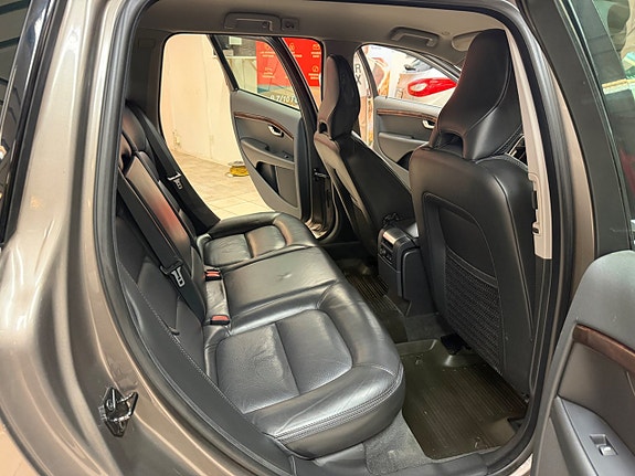 Volvo XC70 12 of 13