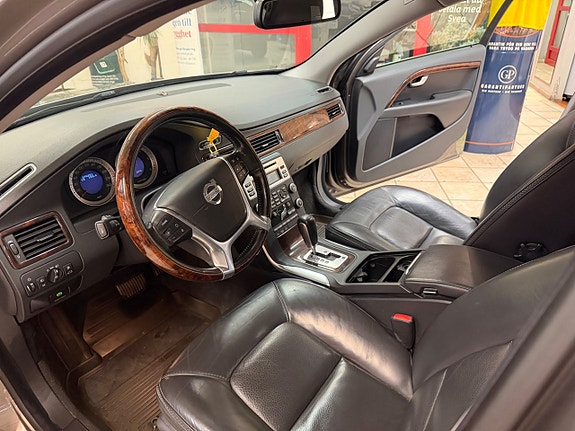 Volvo XC70 8 of 13