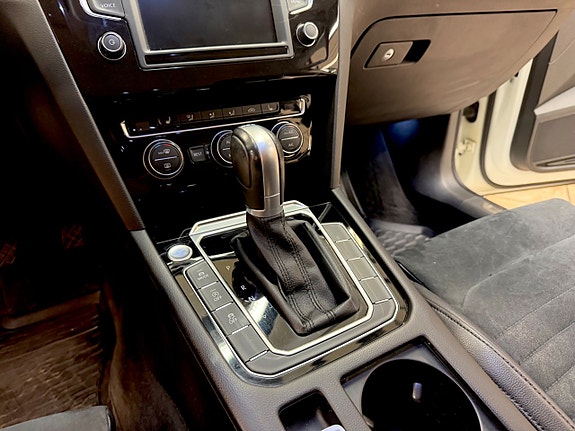 Volkswagen Passat 10 of 15