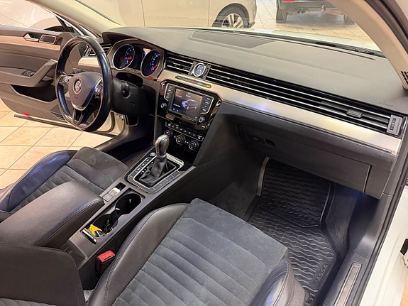 Volkswagen Passat 11 of 15