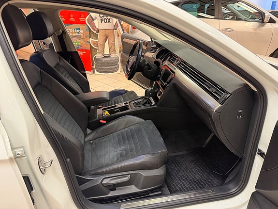 Volkswagen Passat 13 of 15