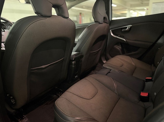 Volvo V40 Cross Country 12 of 15