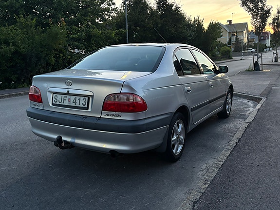Toyota Avensis 4 of 5