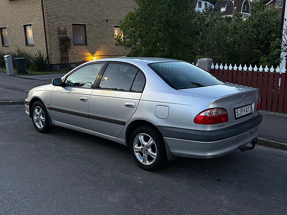 Toyota Avensis 3 of 5