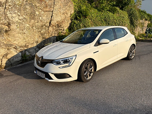 Renault Megane IV 2 of 6