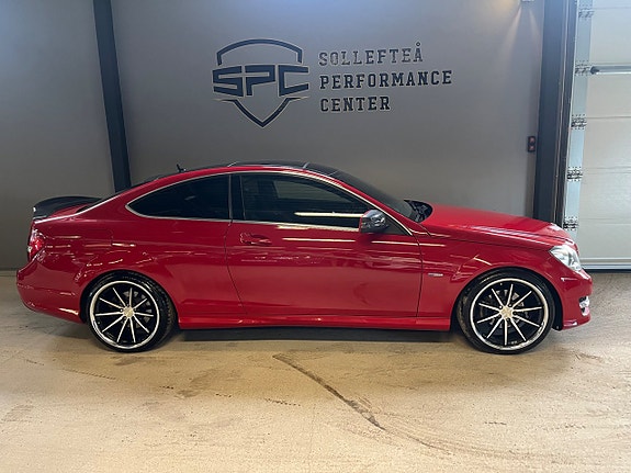 Mercedes-Benz C250 2 of 5