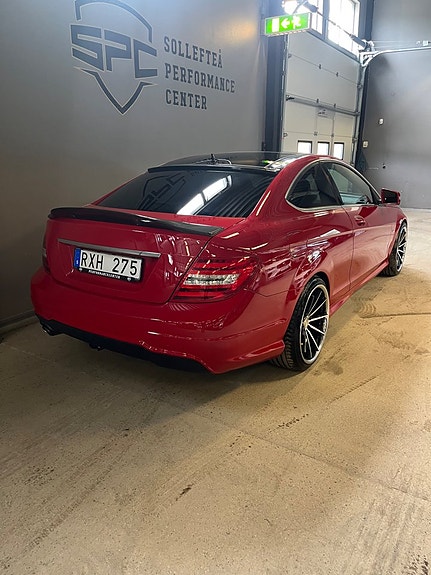 Mercedes-Benz C250 4 of 5