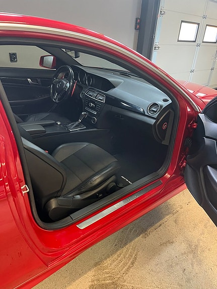Mercedes-Benz C250 7 of 11
