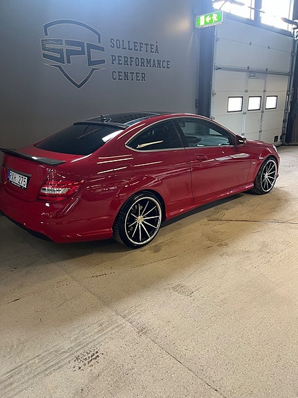 Mercedes-Benz C250 3 of 5