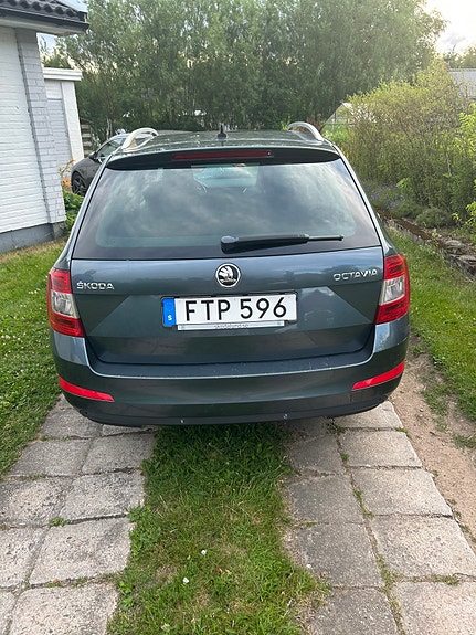 Skoda Octavia 2 of 6