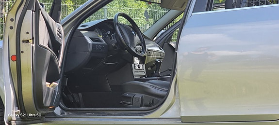 BMW 525i 2 of 12