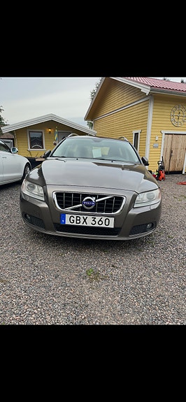 Volvo V70 3 of 4