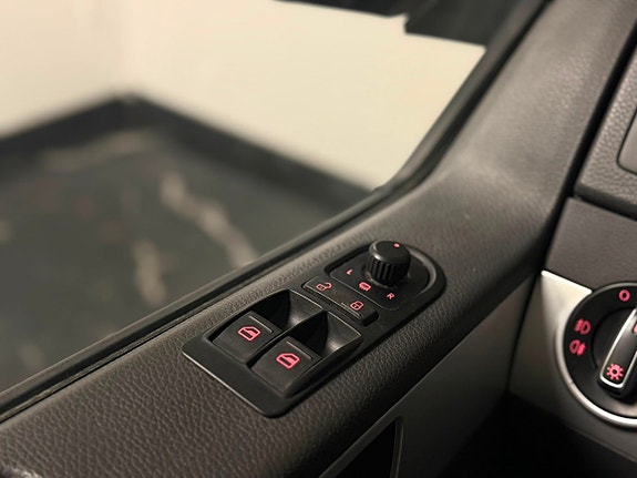 Volkswagen Multivan 25 of 28