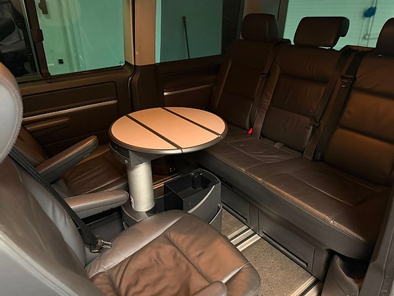 Volkswagen Multivan 9 of 28