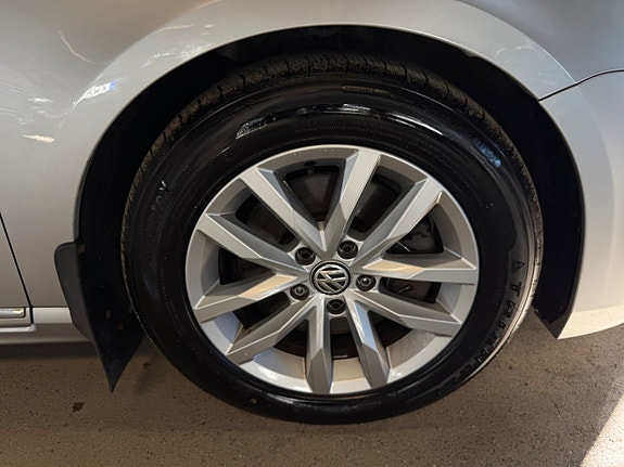Volkswagen Passat 11 of 15