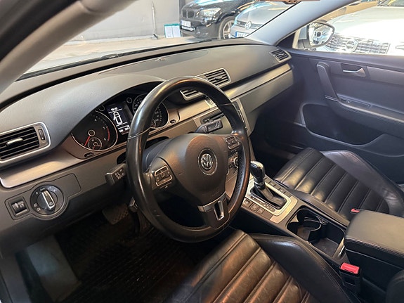 Volkswagen Passat 14 of 15