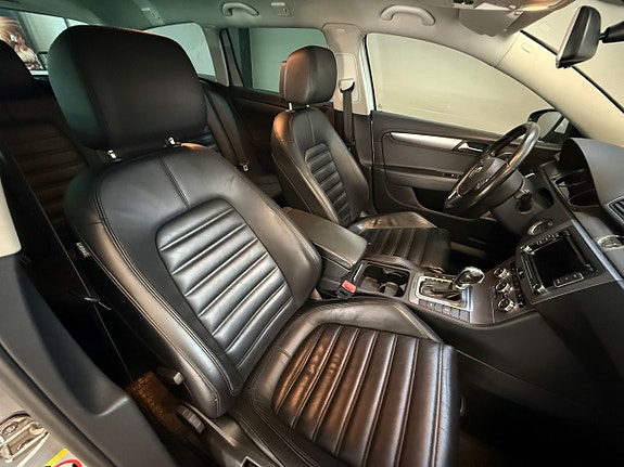 Volkswagen Passat 9 of 15