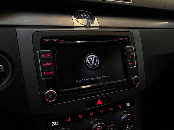 Volkswagen Passat 13 of 15