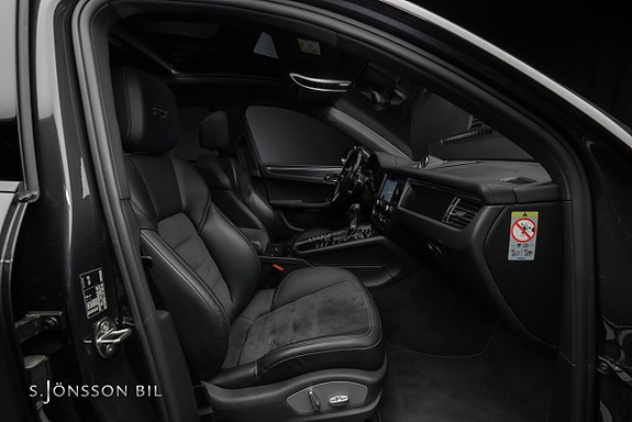 Porsche Macan GTS 12 of 16