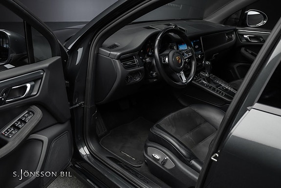 Porsche Macan GTS 7 of 16