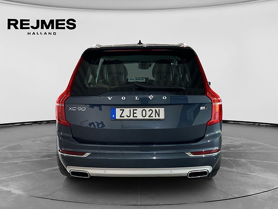 Volvo XC90 8 of 15