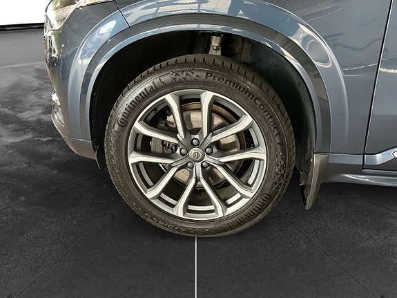 Volvo XC90 10 of 15