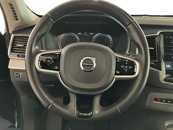 Volvo XC90 11 of 15