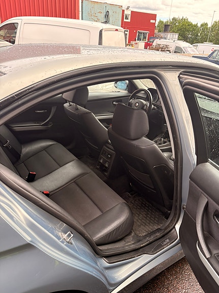 BMW 325i 5 of 5