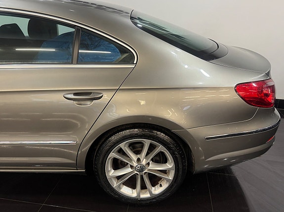 Volkswagen Passat CC 5 of 9