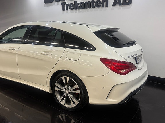 Mercedes-Benz CLA220 4 of 5