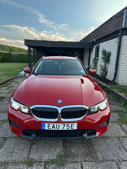 BMW 330e 2 of 5