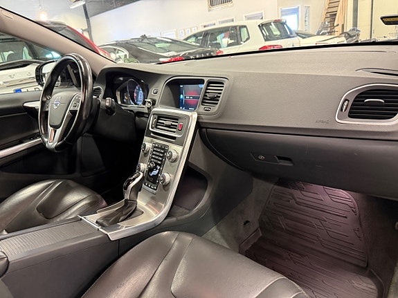 Volvo V60 Cross Country 11 of 21