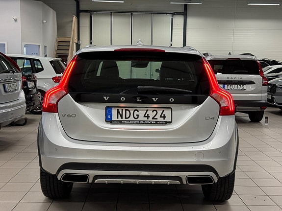 Volvo V60 Cross Country 7 of 21