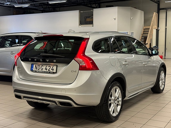 Volvo V60 Cross Country 8 of 21