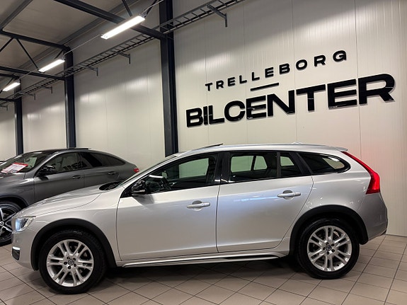 Volvo V60 Cross Country 3 of 5